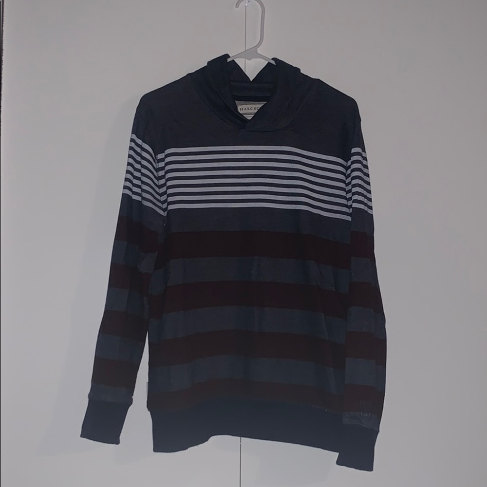 Long sleeve sweater.